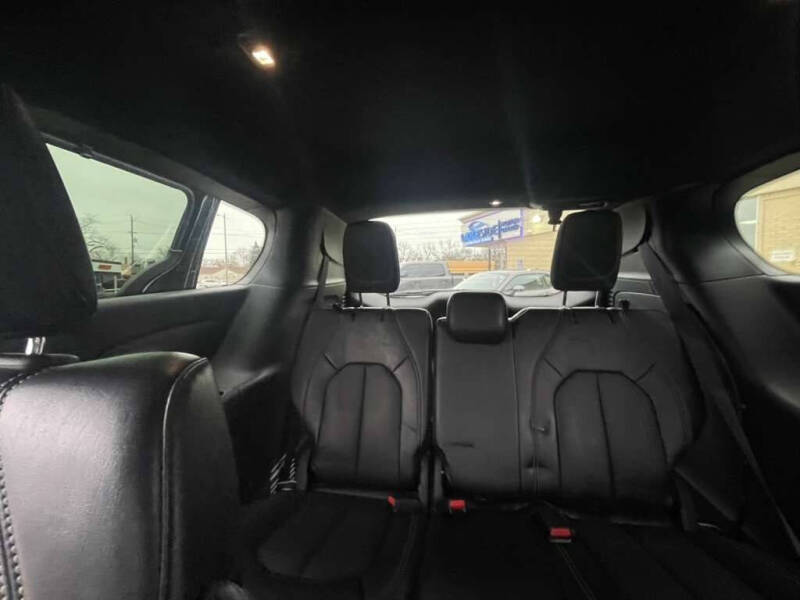 2025 Chrysler Pacifica Select