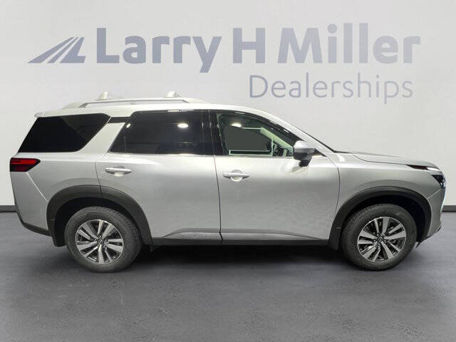 2025 Nissan Pathfinder SL