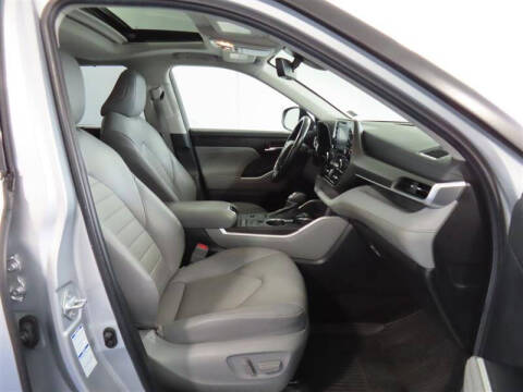 2022 Toyota Highlander Hybrid XLE