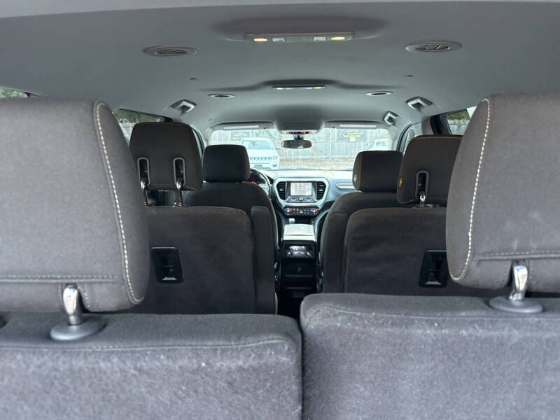 2017 GMC Acadia SLE-2