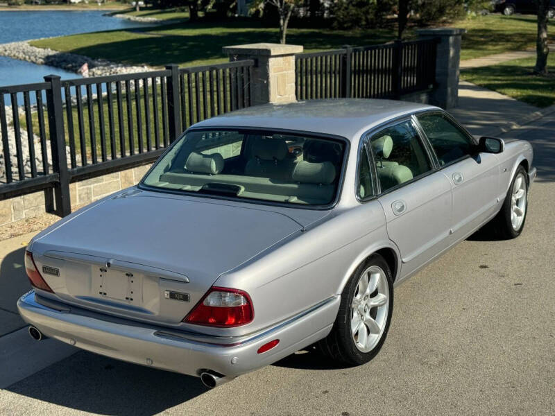 2002 Jaguar XJR 100
