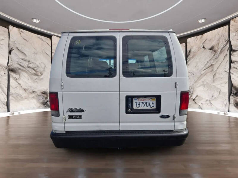 2003 Ford E-Series E-150 Base