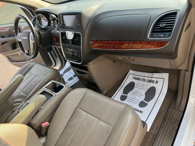 2014 Chrysler Town and Country Touring