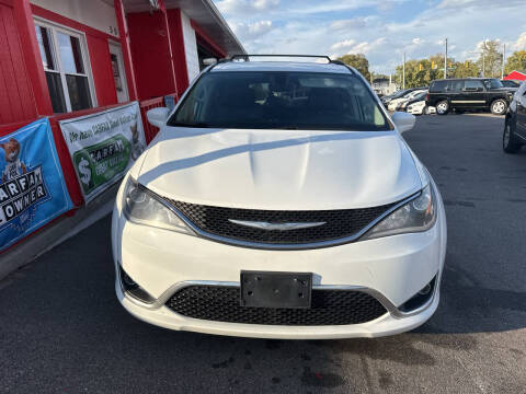 2017 Chrysler Pacifica Touring-L