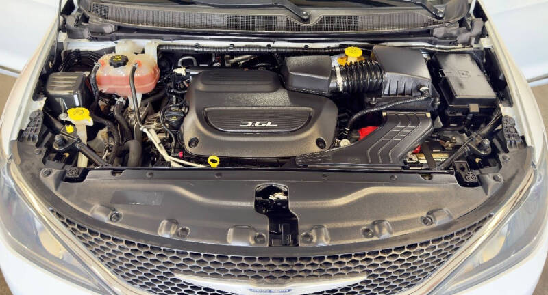 2017 Chrysler Pacifica Touring-L