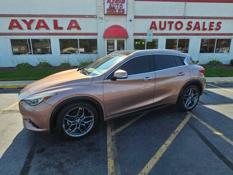 2017 INFINITI QX30 Premium photo 2