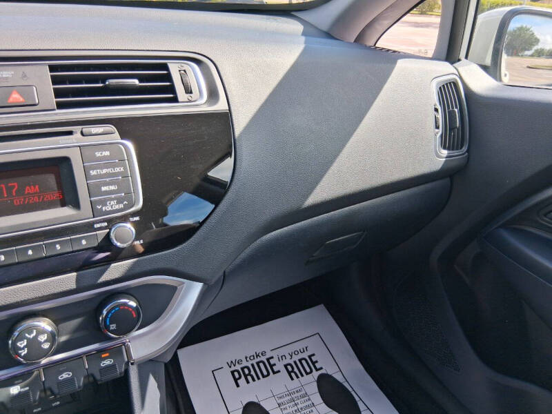 2016 Kia Rio 5-Door LX