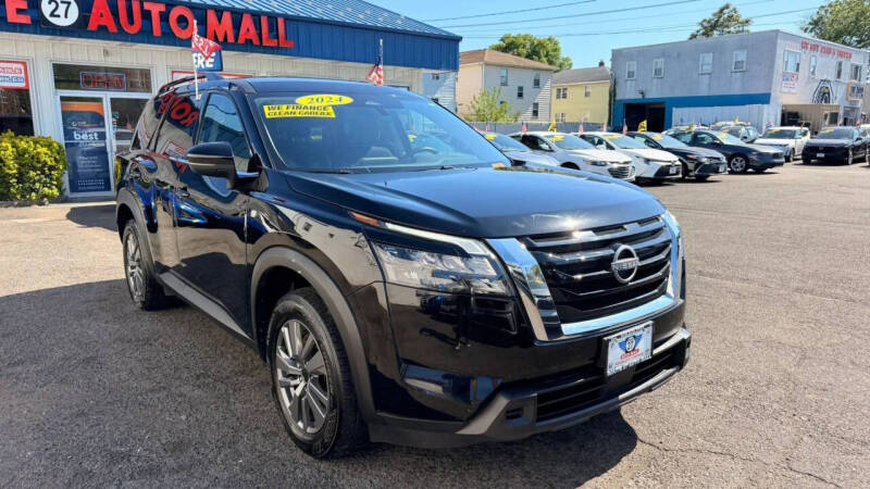 2024 Nissan Pathfinder SV