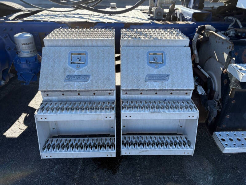 2017 Freightliner M2 112