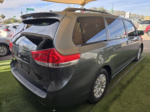 2013 Toyota Sienna XLE 8-Passenger