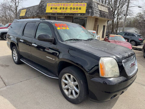2008 GMC Yukon XL for sale at Courtesy Cars in Independence MO