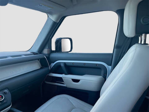 2023 Land Rover Defender 130 SE