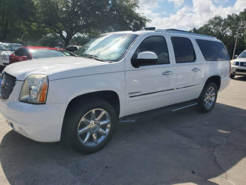2013 GMC Yukon XL for sale at FAMILY AUTO BROKERS in Longwood FL