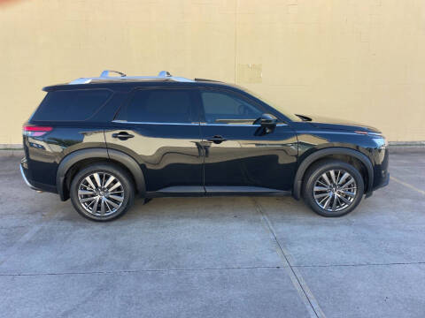 2022 Nissan Pathfinder SL