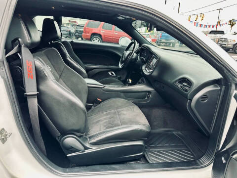 2017 Dodge Challenger 392 HEMI Scat Pack Shaker