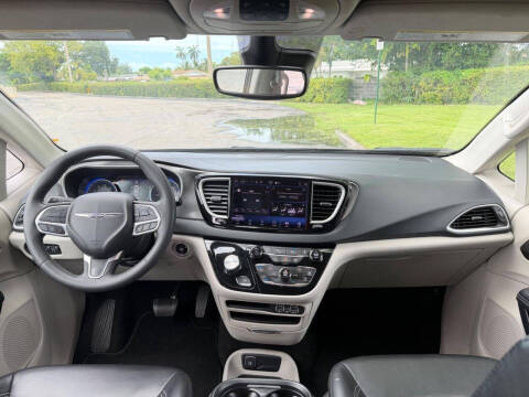 2023 Chrysler Pacifica Touring L