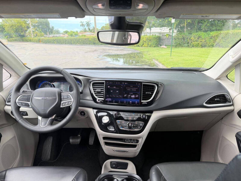 2023 Chrysler Pacifica Touring L