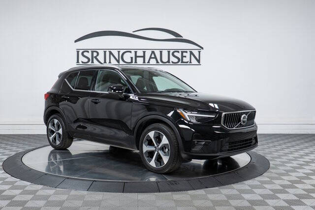 2023 Volvo XC40 B5 Plus Bright Theme
