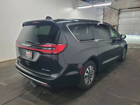 2023 Chrysler Pacifica Plug-In Hybrid Touring L