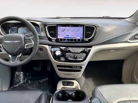 2024 Chrysler Pacifica Plug-In Hybrid Select