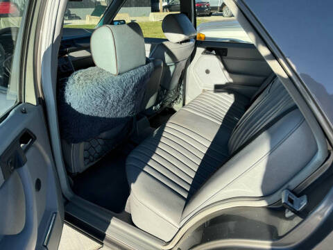 1986 Mercedes-Benz E-Class