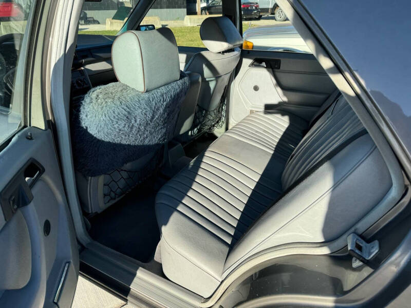 1986 Mercedes-Benz E-Class