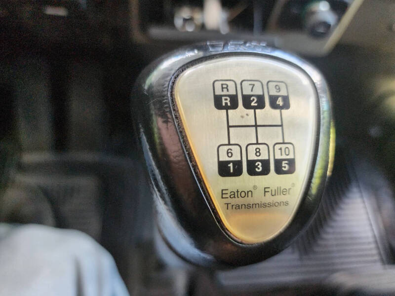 2005 Peterbilt 330