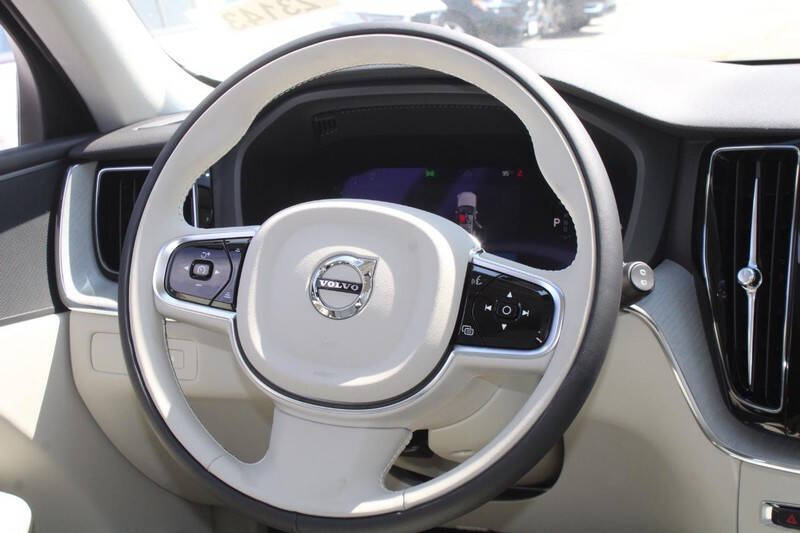 2025 Volvo XC60 T8 Plus Dark Theme