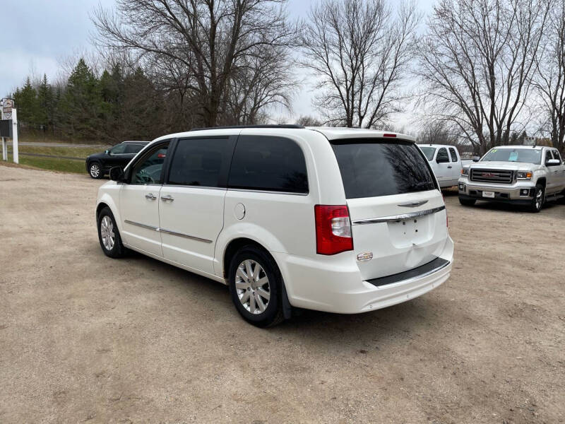 2012 Chrysler Town & Country null photo 6