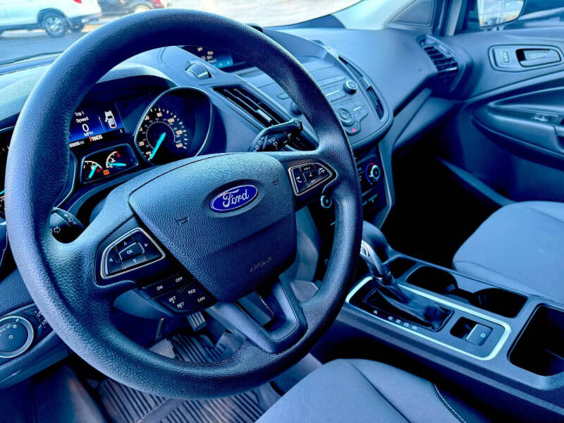 2019 Ford Escape S photo 13