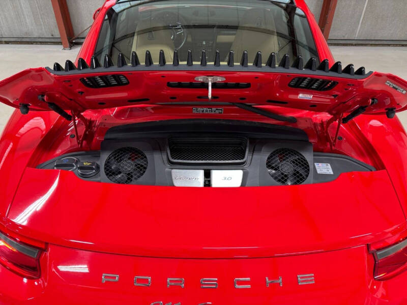 2018 Porsche 911 Carrera