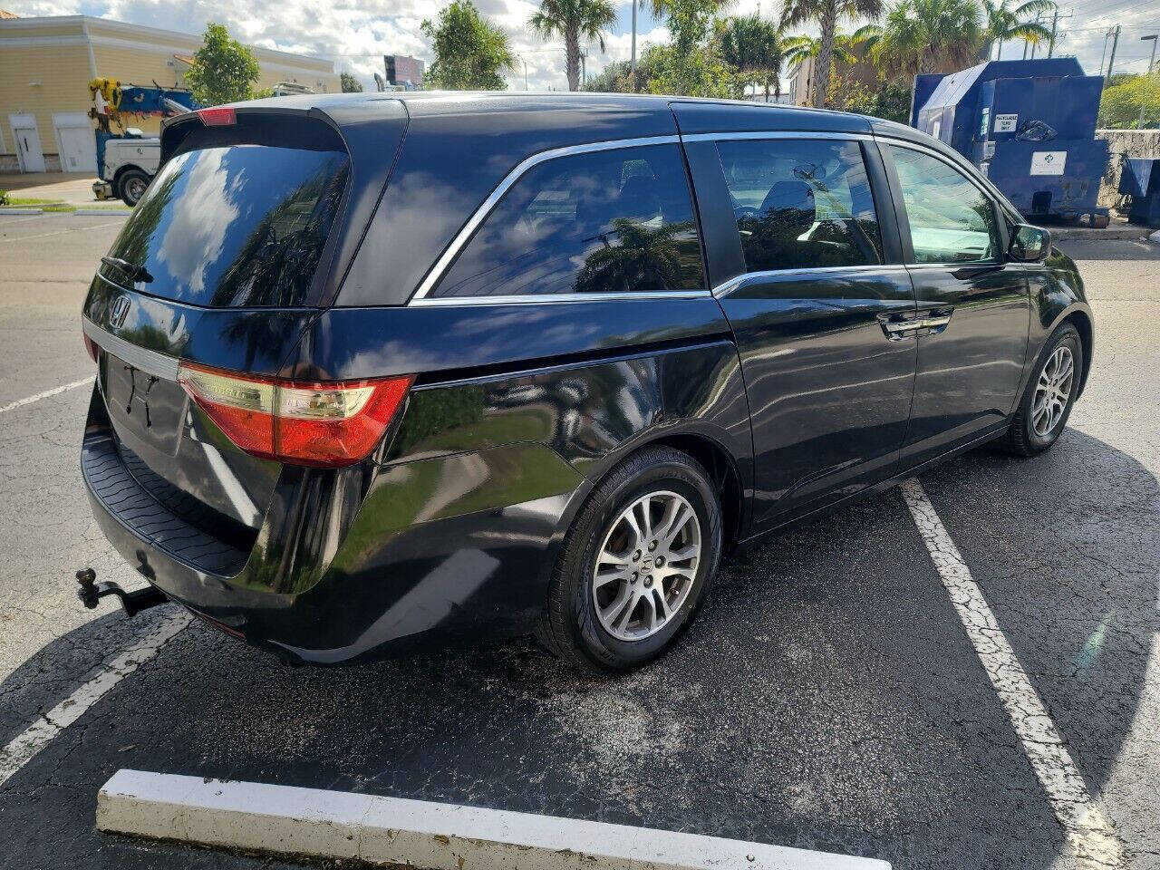 2011 HONDA Odyssey Minivan - $8,900