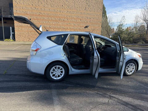 2014 Toyota Prius v Two