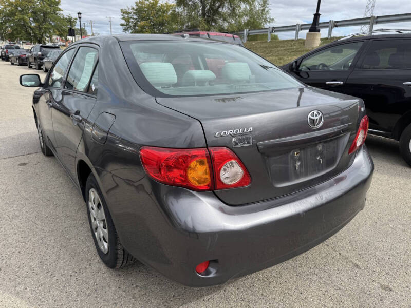 2009 Toyota Corolla LE photo 4