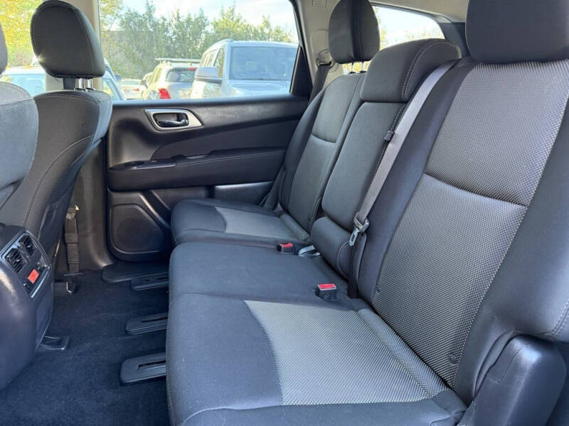 2017 Nissan Pathfinder SV