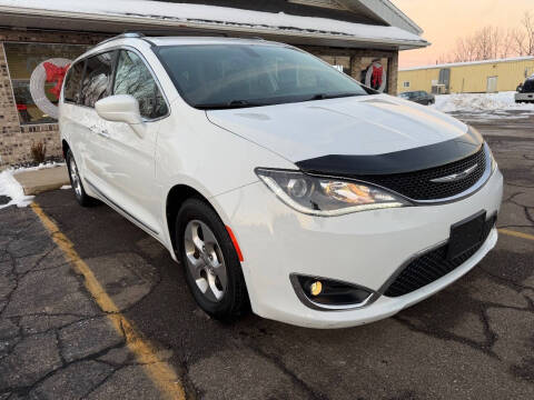 2017 Chrysler Pacifica Touring-L Plus