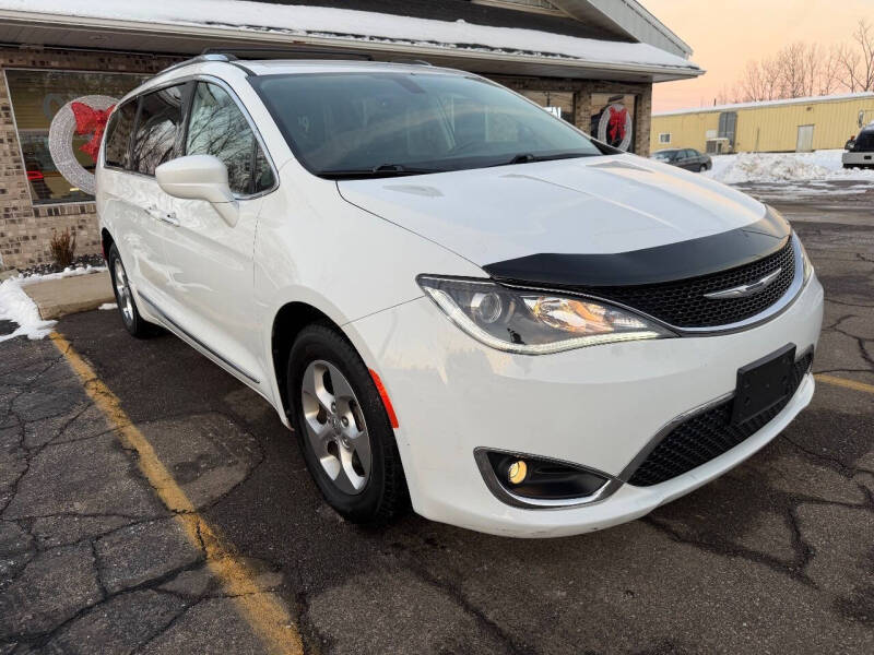 2017 Chrysler Pacifica Touring-L Plus