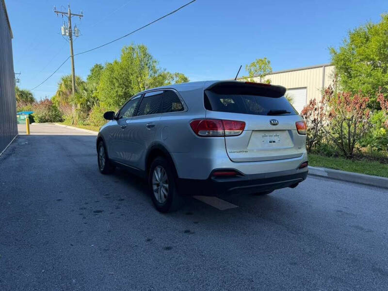 2016 Kia Sorento LX