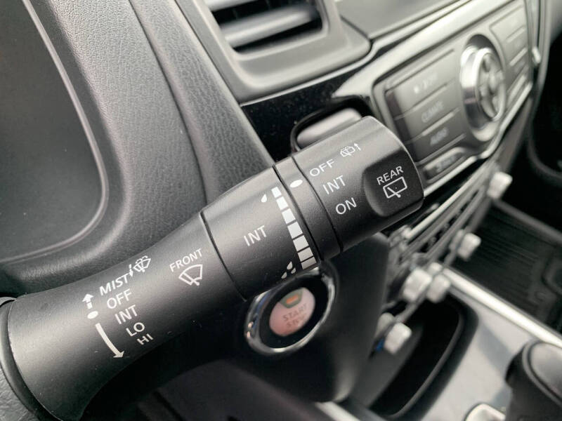 2017 Nissan Pathfinder SV