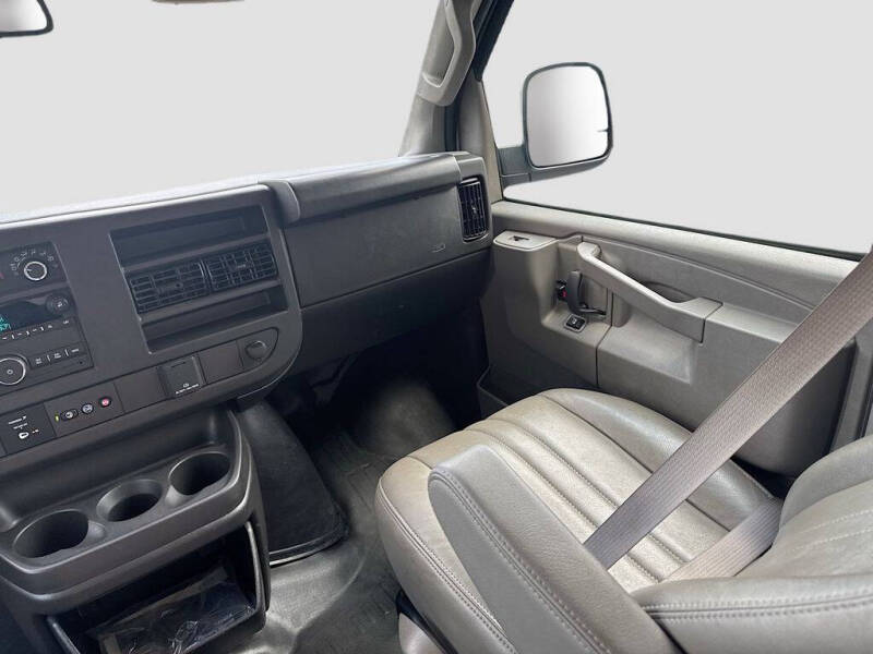 2025 GMC Savana 2500