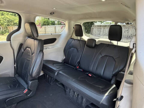 2017 Chrysler Pacifica Touring Plus
