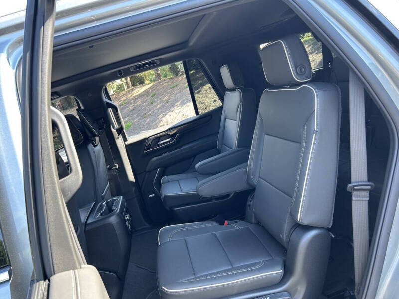 2025 GMC Yukon Elevation