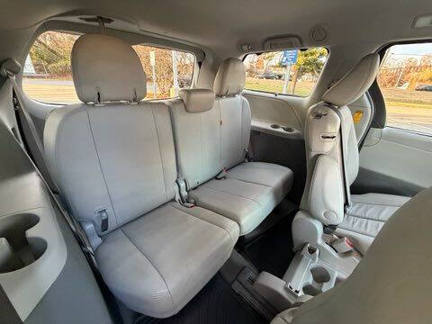 2014 Toyota Sienna XLE 8-Passenger