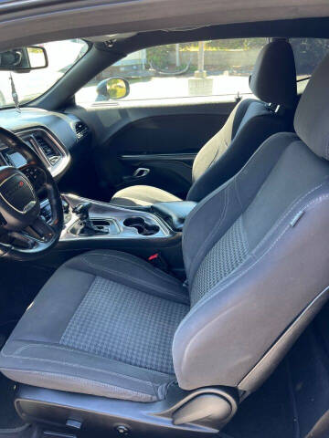 2017 Dodge Challenger SXT