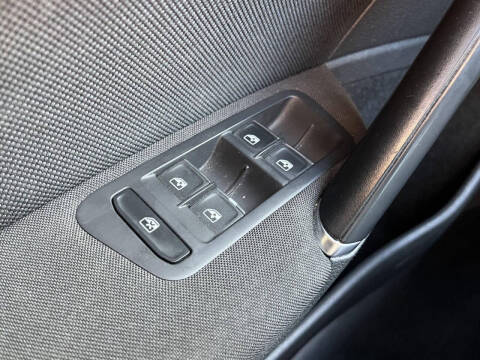 2017 Volkswagen Golf GTI Sport