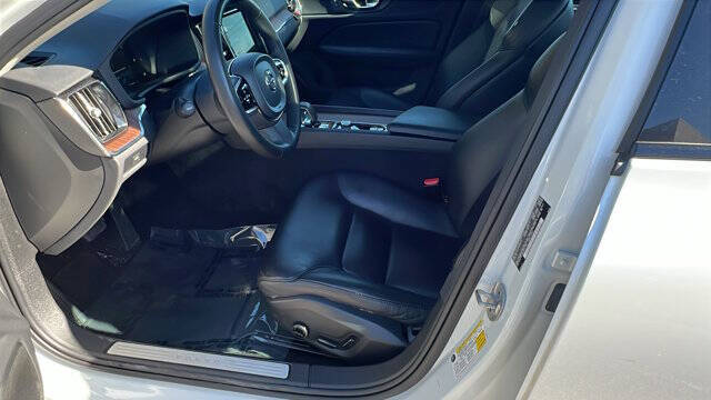 2024 Volvo S60 B5 Plus Dark Theme