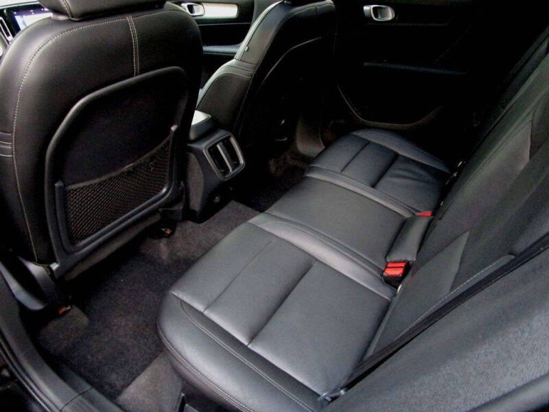 2020 Volvo XC40 T5 Momentum