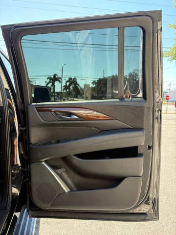 2018 Cadillac Escalade ESV Luxury