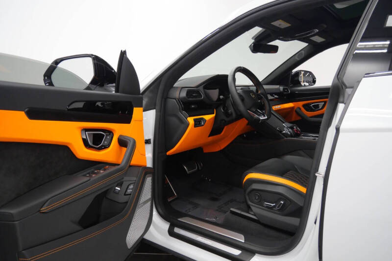 2023 Lamborghini Urus S