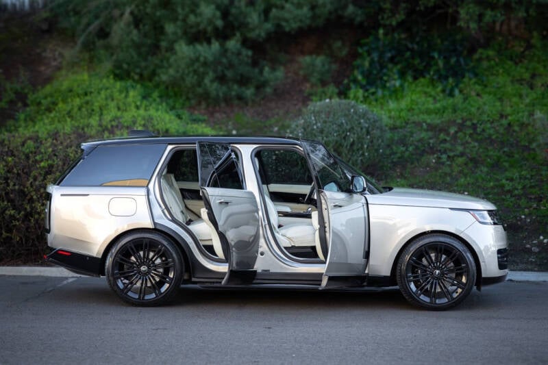 2023 Land Rover Range Rover SE photo 42